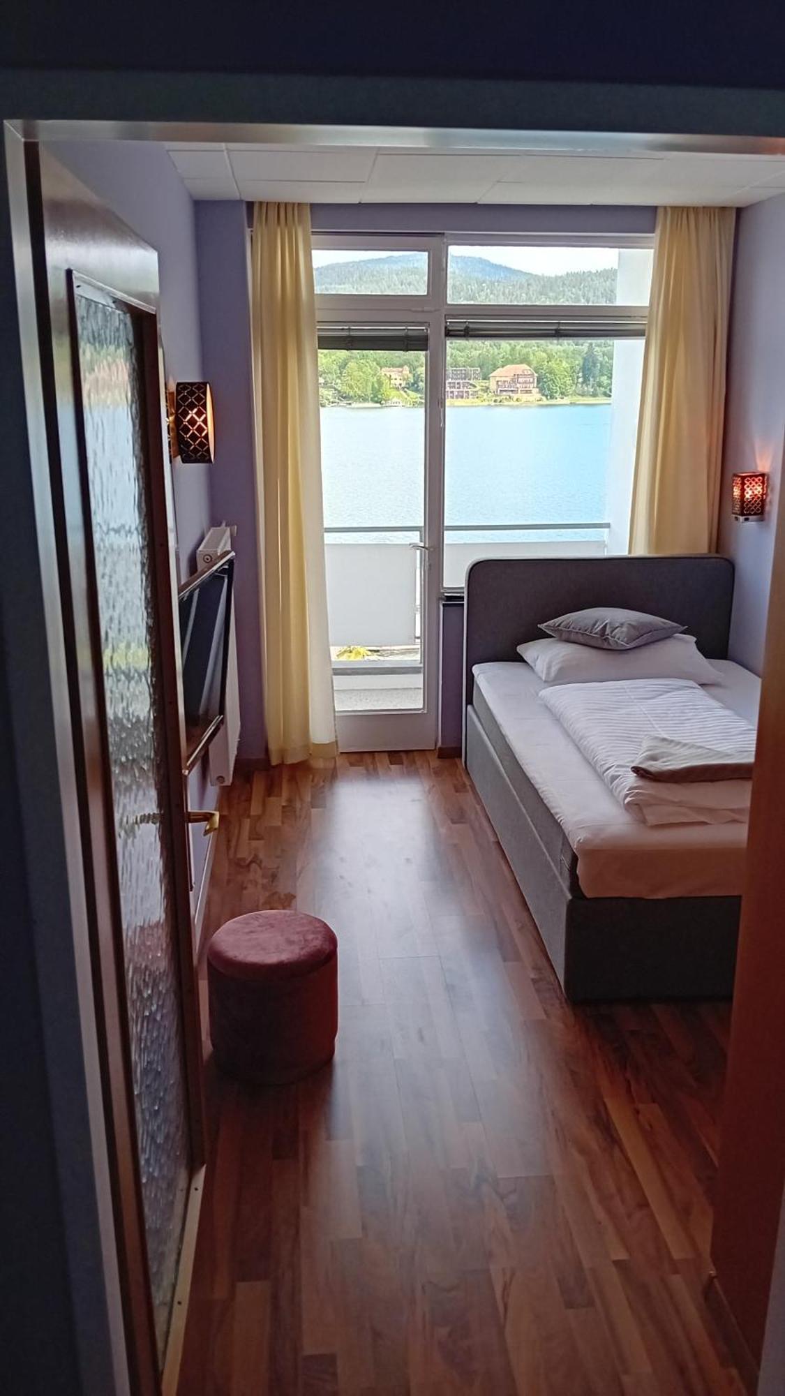 Tennis & Yacht Hotel Velden フェルデン・アム・ヴェルターゼー エクステリア 写真