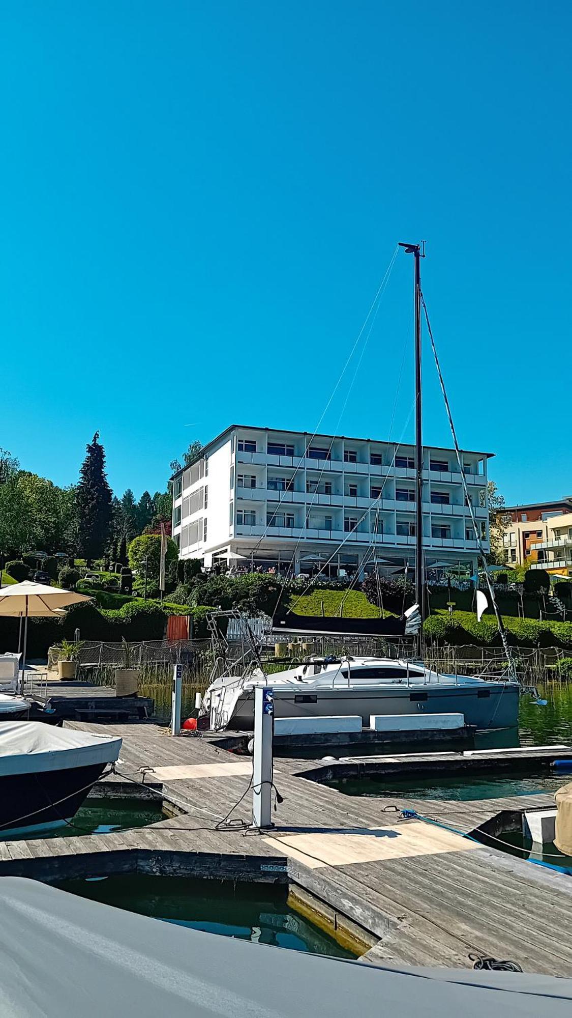 Tennis & Yacht Hotel Velden フェルデン・アム・ヴェルターゼー エクステリア 写真